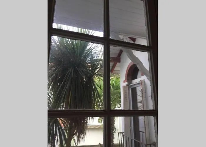 Charme Assure Pour Ce Logement Idealement Situe